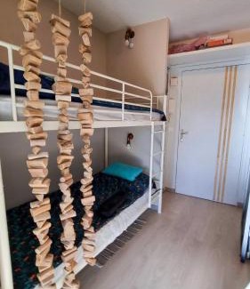 Giens Apartment | Seaside Retreat in Giens - Oceanfront Family Getaway
