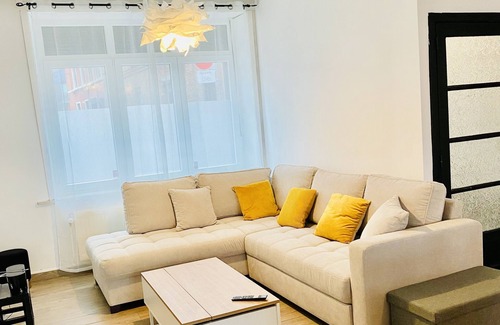 Nieuwrode House | Convenient 4-Bedroom Home with Terrace Near Charleroi Airport