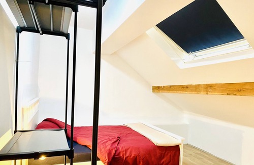 Nieuwrode House | Convenient 4-Bedroom Home with Terrace Near Charleroi Airport