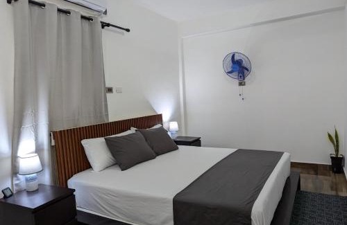 La Caleta Apartment | A 7 minutos del Aeropuerto SDQ, Moderno y Compacto Apartamento