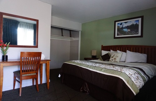South Lake Tahoe Hotel | Comfortable A&A Lake Tahoe Inn with Breakfast & Kitchen