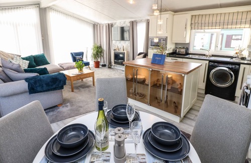 Welton Cottage | Relax at A and C Lodge with Hot Tub in Armathwaite