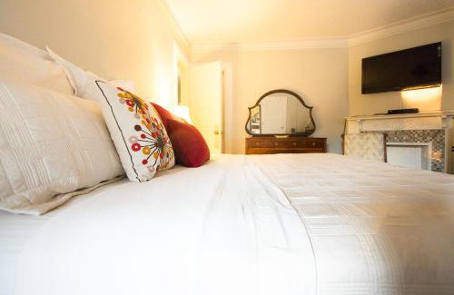 Ditmas Park Bed & Breakfast | Exceptional A and Faye Bed and Breakfast with Family Amenities