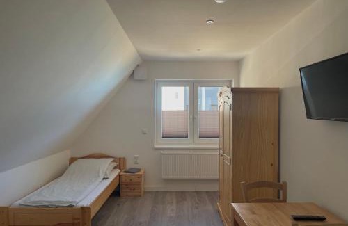 Tornesch House | Comfortable A & B Apartment with Pool and Great Reviews