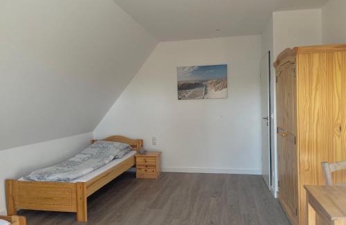 Tornesch House | Comfortable A & B Apartment with Pool and Great Reviews