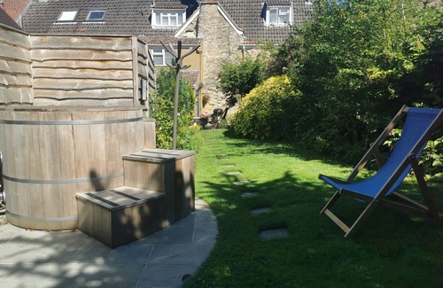 Sherborne Cottage | Relaxing Babbacombe & Sherborne: Perfect for 6 Guests