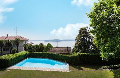 Belgirate Apartment | Scenic Retreat: A Balcony on Lake Maggiore with Pool Access