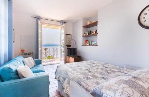 Belgirate Apartment | Scenic Retreat: A Balcony on Lake Maggiore with Pool Access