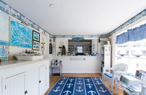 West Harwich Hotel | Unwind at A Beach Breeze Inn with Pool & Family-Friendly Amenities