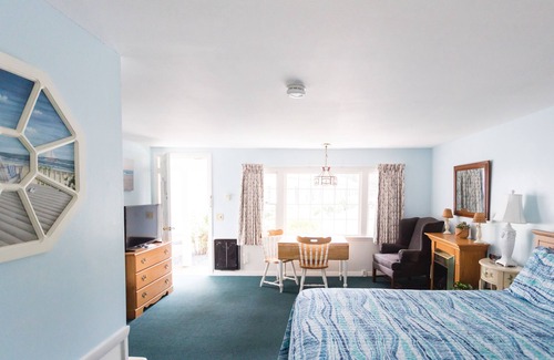 West Harwich Hotel | Beach Breeze Inn: Eco-Friendly Retreat with Ocean Views