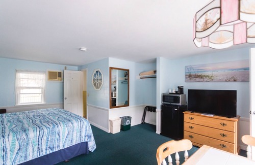 West Harwich Hotel | Beach Breeze Inn: Eco-Friendly Retreat with Ocean Views
