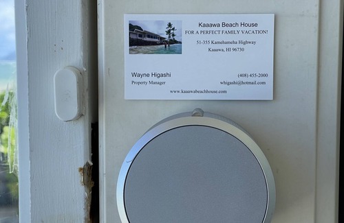 Ka'a'awa House | A Beach House that's actually on the beach!
