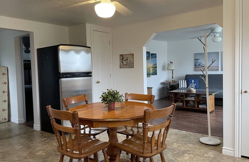 Beaubassin East House | Seaside Escape: Family-Friendly Retreat with Breakfast