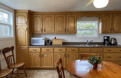 Beaubassin East House | Seaside Escape: Family-Friendly Retreat with Breakfast