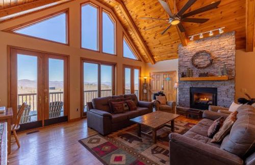 Boone House | Experience A Bears Eye View: Guest Rated 10/10 & Pet Friendly