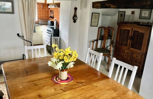 Manaccan Cottage | Historic Thatched Cottage Near Frenchman's Creek with Ocean Views