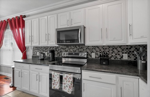 Taylor Station House | Family-Friendly 5 Bedrooms Home Near Mt. Carmel, East Columbus