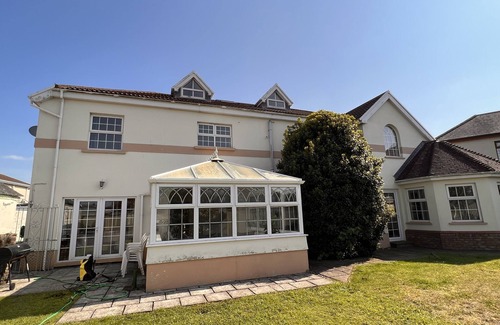 Porthcawl House | Family-Friendly 7-Bed House for Memorable Getaways