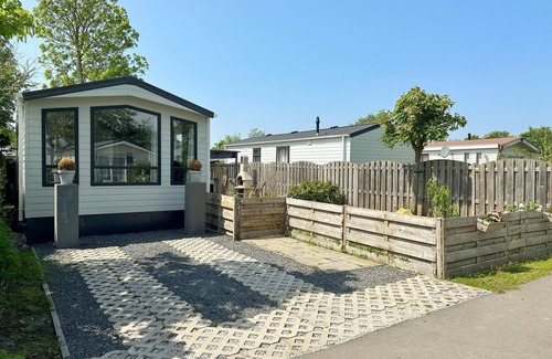 Sint Maarten House | New Chalet with Terrace, Garden & Free WiFi - 9/10 Rated