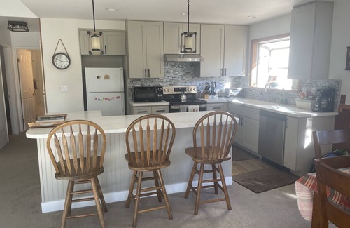 Julian House | Peaceful Lake View House with Breakfast & Family Amenities