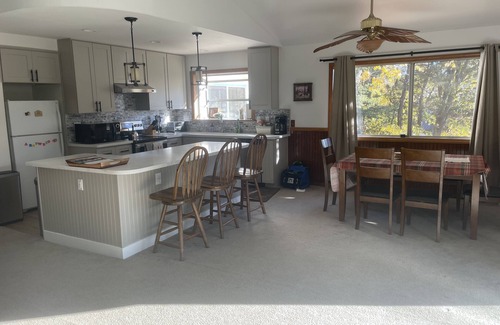 Julian House | Peaceful Lake View House with Breakfast & Family Amenities