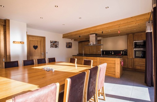 Praz-sur-Arly Ski Chalet | Ideal Chalet for 14 in Praz-sur-Arly's City Center