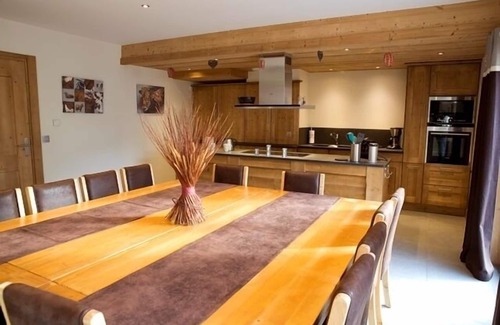 Praz-sur-Arly Ski Chalet | Ideal Chalet for 14 in Praz-sur-Arly's City Center