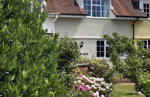 New Forest District Cottage | Charming Cottage Retreat in New Forest Near Scenic Beaches