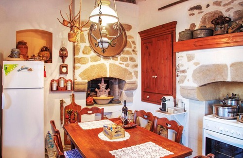 Nikia House | Charming Fully Equipped Traditional House for Family Retreats