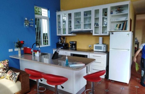 Orosi House | Delightful Retreat Near Orosi Thermal Pools with Spa