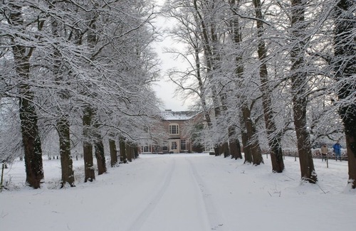 Llandrinio House | Historic Manor House Retreat with Pool & Pet-Friendly Stay