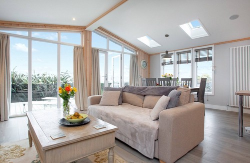 Truro Cottage | Tranquil Lodge in North Cornwall with Oceanfront Pool & Spa