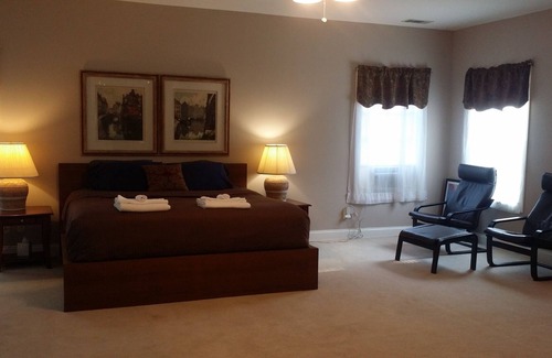 Annandale House | A beautiful mansion in the DC metro area fit for a large group.