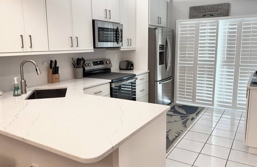 Bella Vista Condo | Cozy Condo Steps from the Beach with Ocean View Amenities