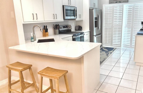 Bella Vista Condo | Cozy Condo Steps from the Beach with Ocean View Amenities
