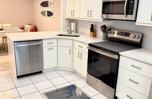 Bella Vista Condo | Cozy Condo Steps from the Beach with Ocean View Amenities