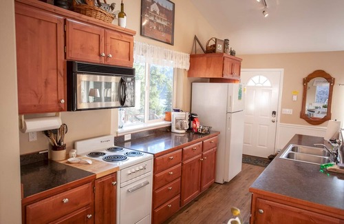 Hayden Lake House | Idyllic Retreat at Hayden Lake with Pool and Spa Amenities