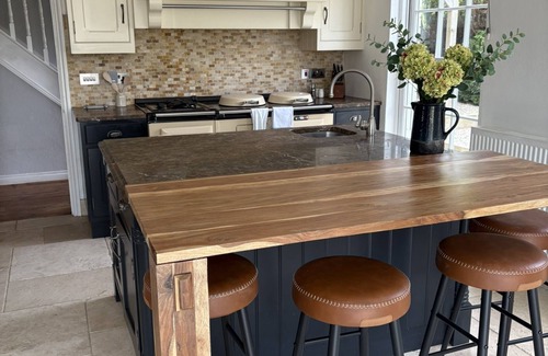 Newquay Cottage | Dog-Friendly Cottage with Hot Tub and Perfect Review Score
