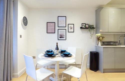 Hale Apartment | Idyllic One-Bedroom Flat with Garden and Pet-Friendly Options