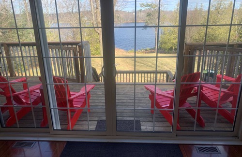 Calabogie House | Waterfront Retreat with Pool & Lake Views, Rated 9.6/10