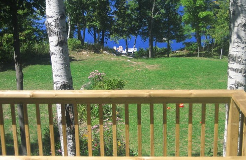 Calabogie House | Waterfront Retreat with Pool & Lake Views, Rated 9.6/10