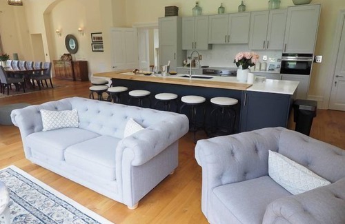 Plastow Green House | Explore a Restored Hall with Family-Friendly Amenities