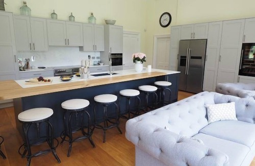 Plastow Green House | Explore a Restored Hall with Family-Friendly Amenities