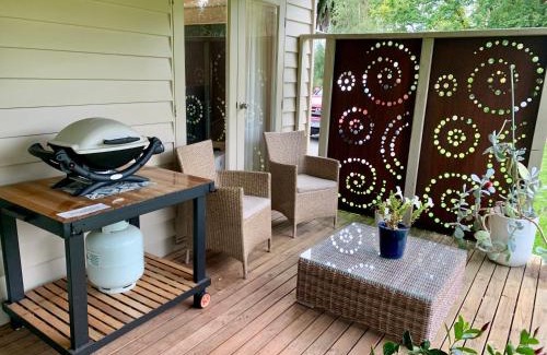 Berrys Creek Ski Chalet | Relax at A Bed & A Red @ Berry’s Creek – Rated 9.6/10