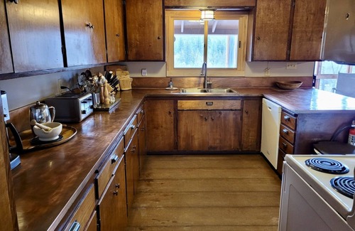 Winthrop House | Pet-Friendly Retreat at A Bend in The River Lodge