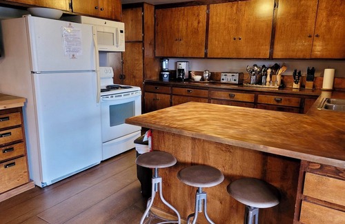 Winthrop House | A Bend in the River Lodge-2 Bedroom option, Dog Friendly, Close to Winthrop!