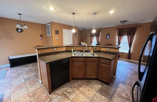 Mitchell House | Spacious Home Near Downtown St. Louis with Hot Tub & Spa