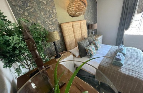 Haenertsburg Apartment | Cozy Retreat at A Bird Cage Stay & Cottage with Breakfast