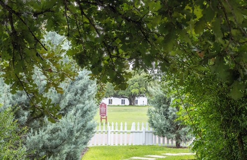 Round Top House | Cozy Retreat | Fire Pit & Steps to Shopping District!