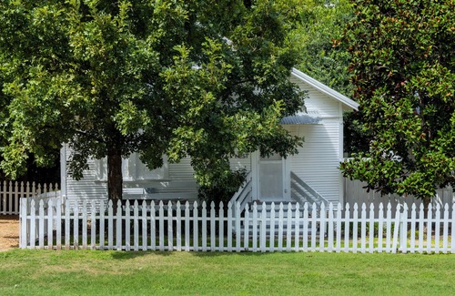 Round Top House | Cozy Retreat | Fire Pit & Steps to Shopping District!